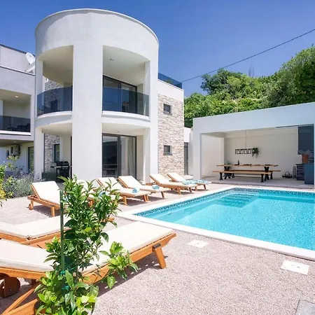 Nasuta Villa *